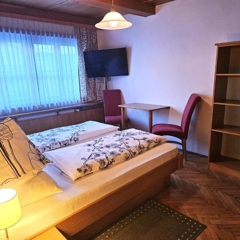 Gasthof-Pension Alt Kirchheim - Vierbettzimmer mit Dusche - 7
