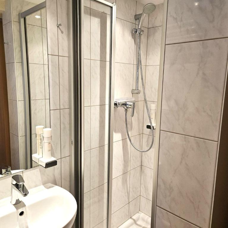 Gasthof-Pension Alt Kirchheim - Doppelzimmer mit Bergblick - 11