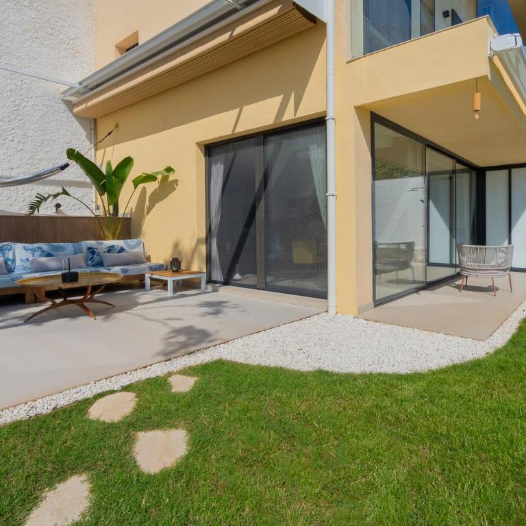 Casa Folimanka, 250sqm Garden Duplex with Jacuzzi, Sea View & Cinema - Two-Bedroom Apartment - 50