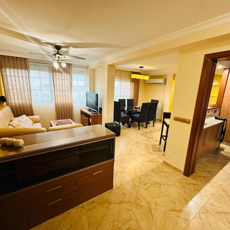 2 DB Apartamento Playa Fuengirola - Two-Bedroom Apartment with Balcony - 11