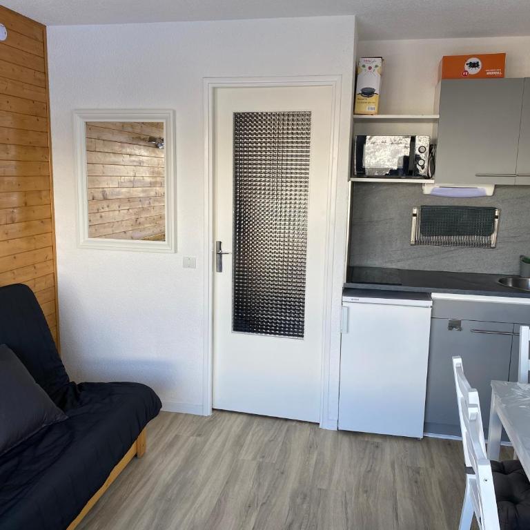 Studio Puy Saint Vincent 1600 aux pieds des pistes - One-Bedroom Apartment - 10