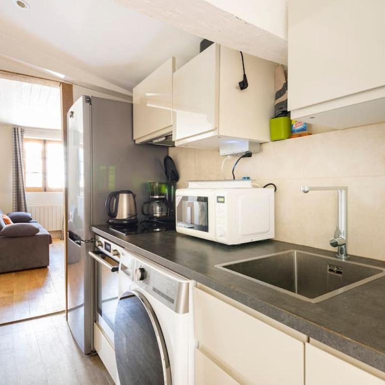 PARLEMENT- 55m2 -2 ch et 2 sde - BAIL MOBILITE ou étudiant - Two-Bedroom Apartment - 10