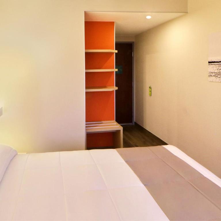City Express Junior by Marriott Tijuana Otay - Queen Room - 4