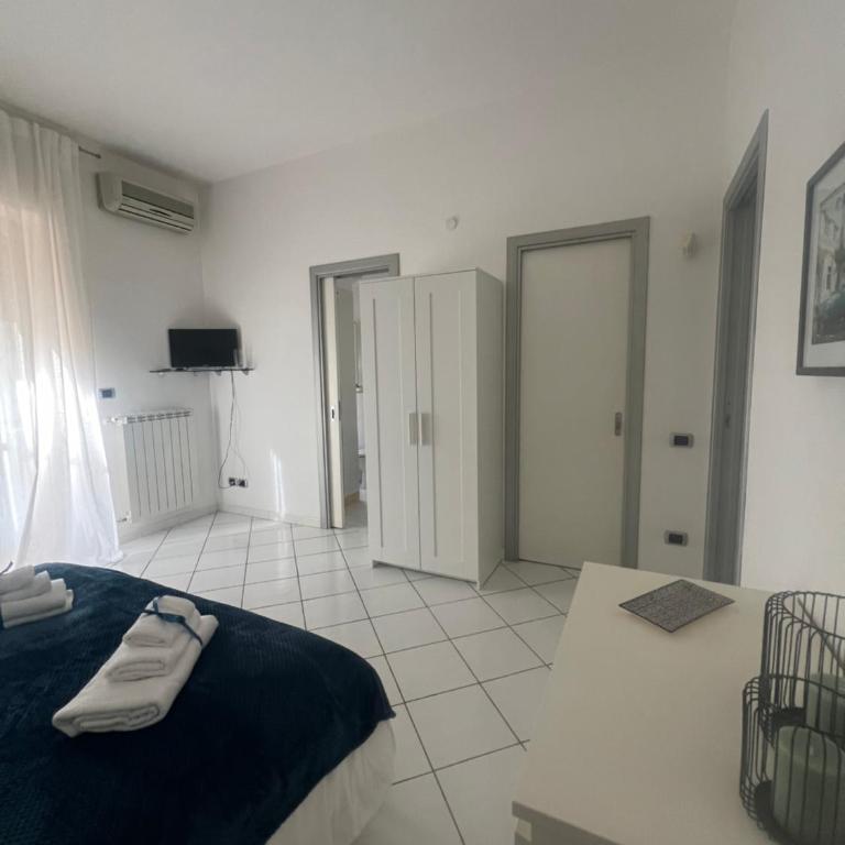 Suite 84 Holiday Home a pochi minuti dalla stazione - Camera Matrimoniale - 13