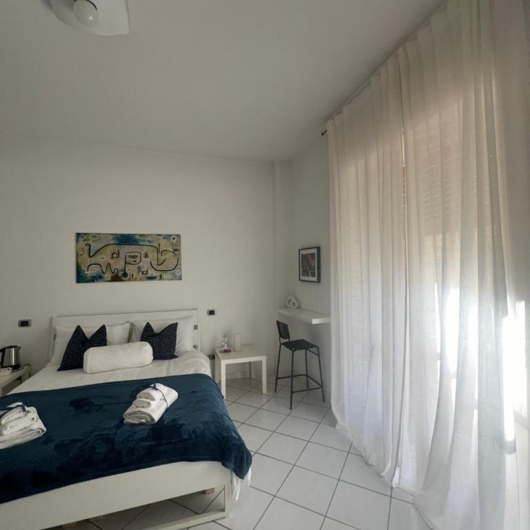 Suite 84 Holiday Home a pochi minuti dalla stazione - Camera Matrimoniale - 14