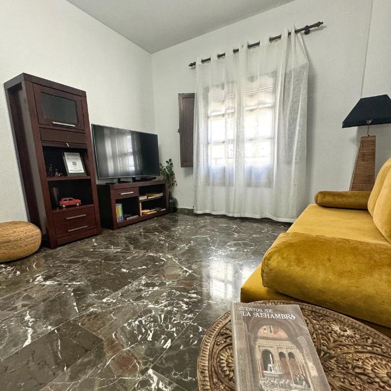Local Granada Penthouse - Two-Bedroom Apartment - 2