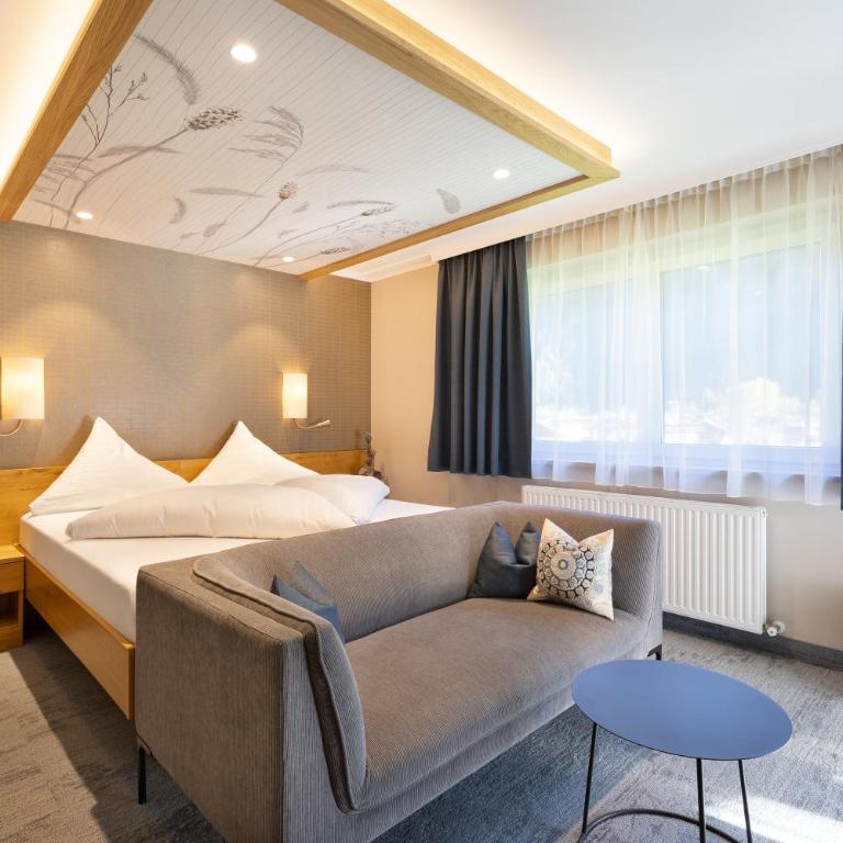 Gästehaus Hornegger - Doppelzimmer mit Balkon - 1