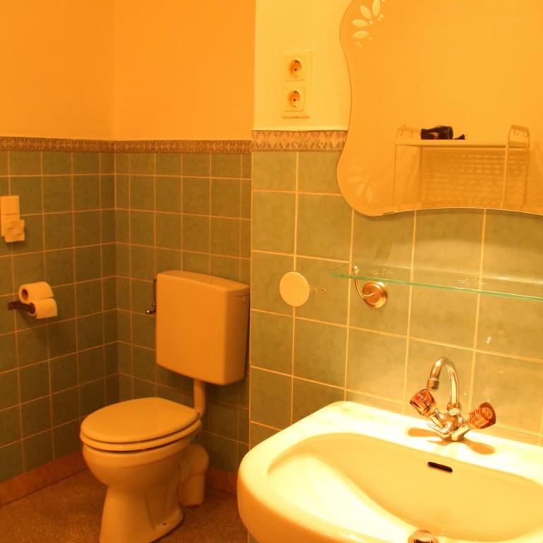 Hotel Goldene Krone Innsbruck - Familienzimmer 3 - Nebengebäude - 8