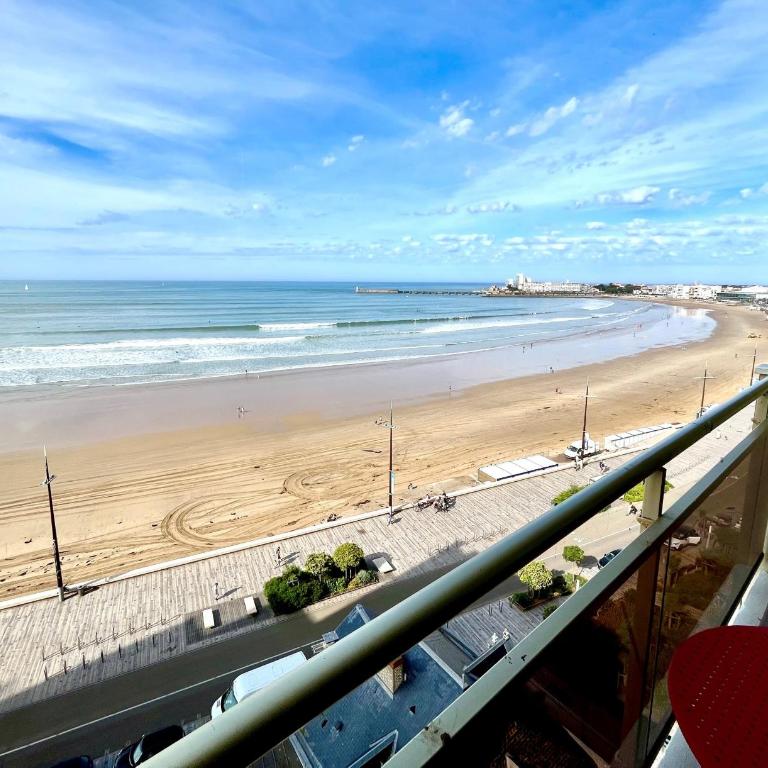 Appartement refait à neuf - Superbe vue Grande Plage des Sables - 2 pers - Studio - 22