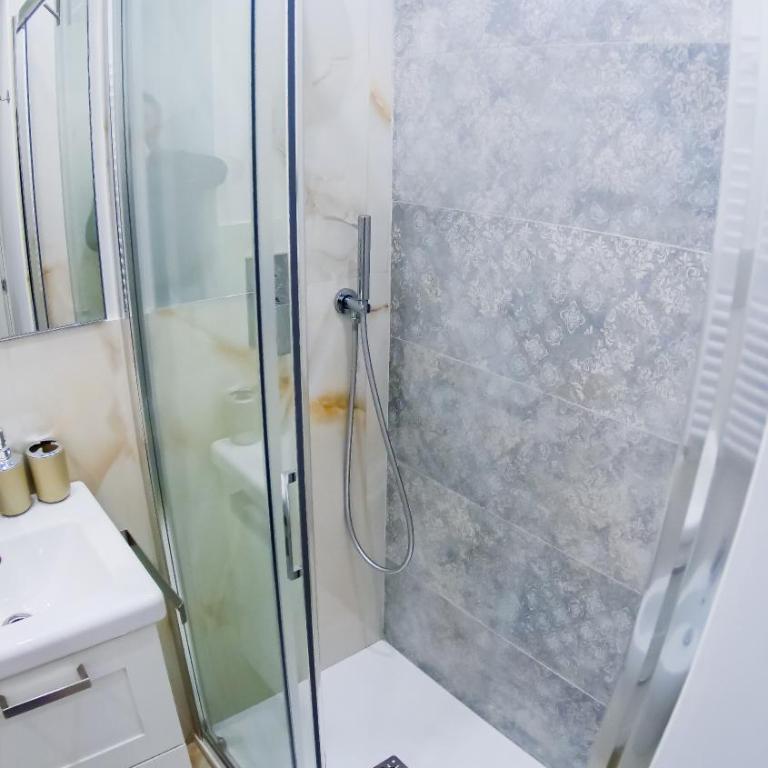 RESIDENZA ROSA - Appartamento con 2 Camere da Letto - 25