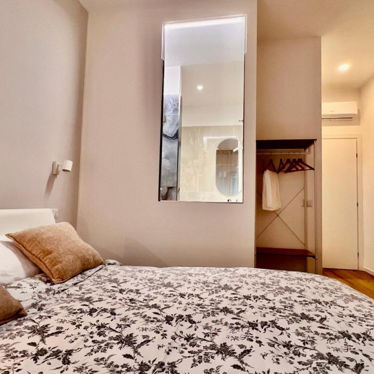 Finella Charming Rooms - Deluxe Double Room with Balcony - 8