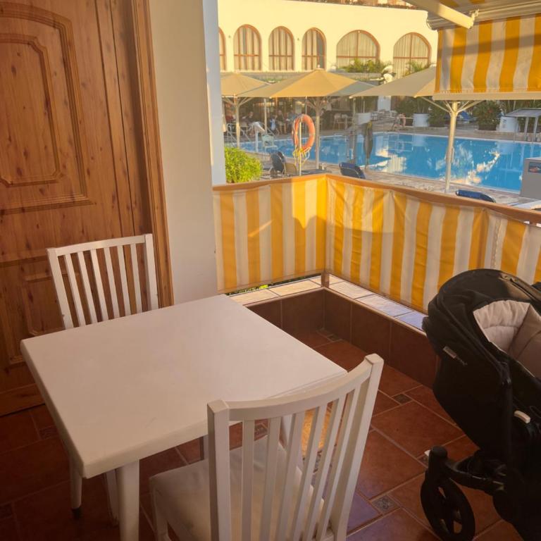 Hotel Marysol Accessible Los Cristianos Atlantic View - Apartamento con vistas a la piscina - 14