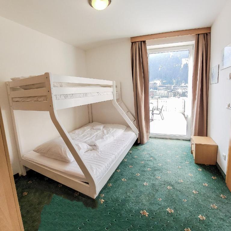 Panorama Spa Lodges DAS.SCHILLER - Apartment mit 2 Schlafzimmern und Bergblick - 5