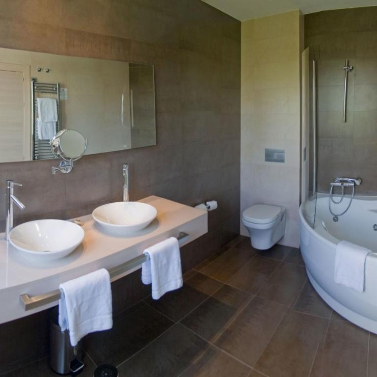Hotel Asturias - Habitación doble con bañera de hidromasaje o sauna - 1 o 2 camas - 9