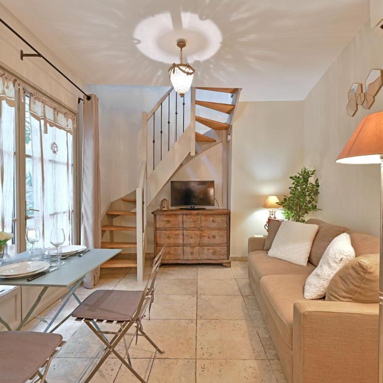 Au cœur des Papes, dans bâtisse de charme studios & appartements en cœur de ville - Apartment - auf 2 Etagen - 2