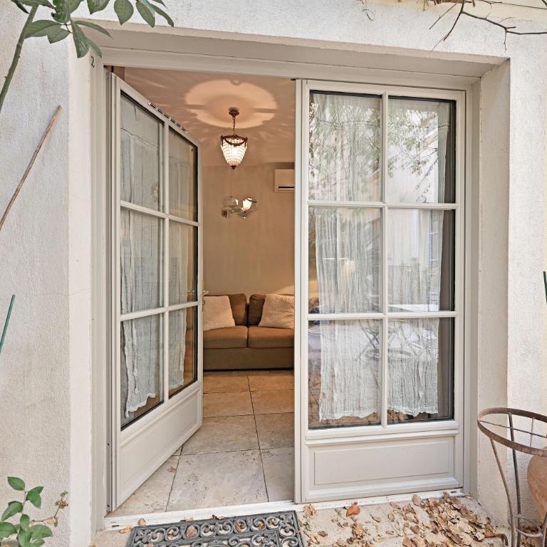 Au cœur des Papes, dans bâtisse de charme studios & appartements en cœur de ville - Apartment - auf 2 Etagen - 6