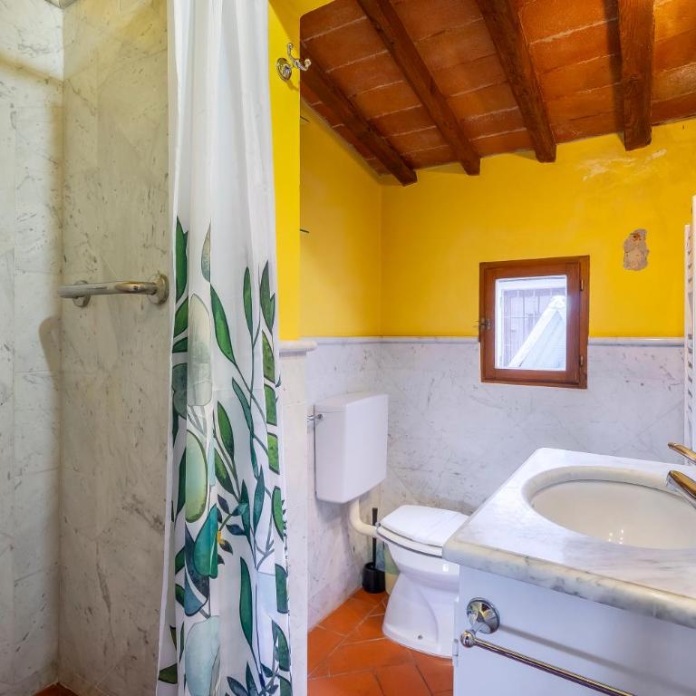 Piazza Santa Croce - Appartamento con 2 Camere da Letto - 32
