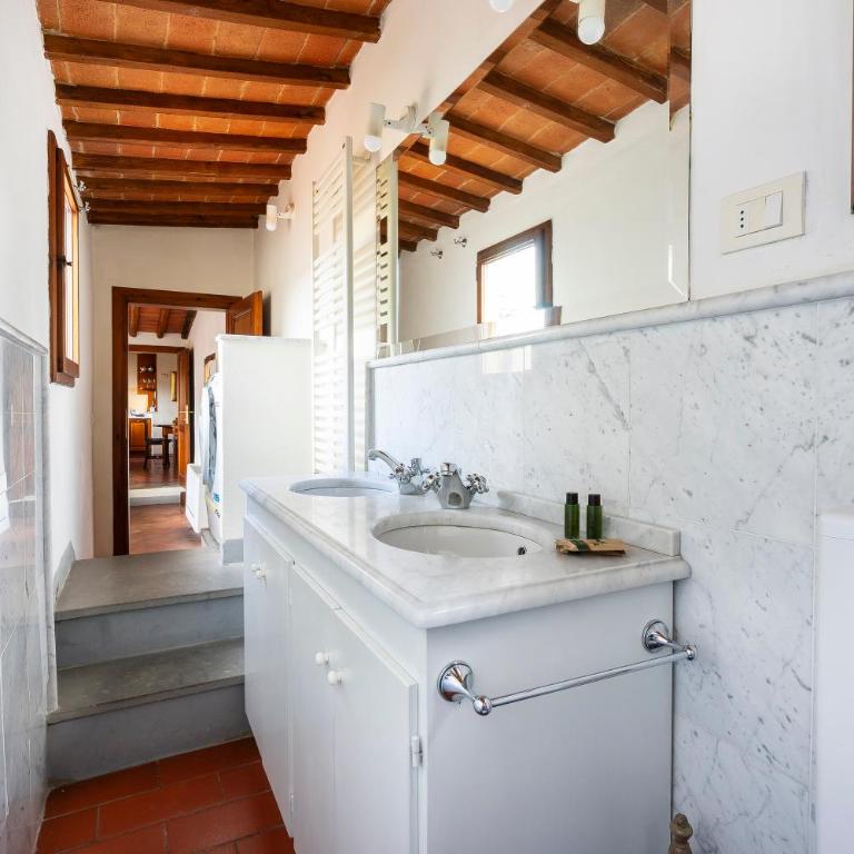Piazza Santa Croce - Appartamento con 2 Camere da Letto - 28
