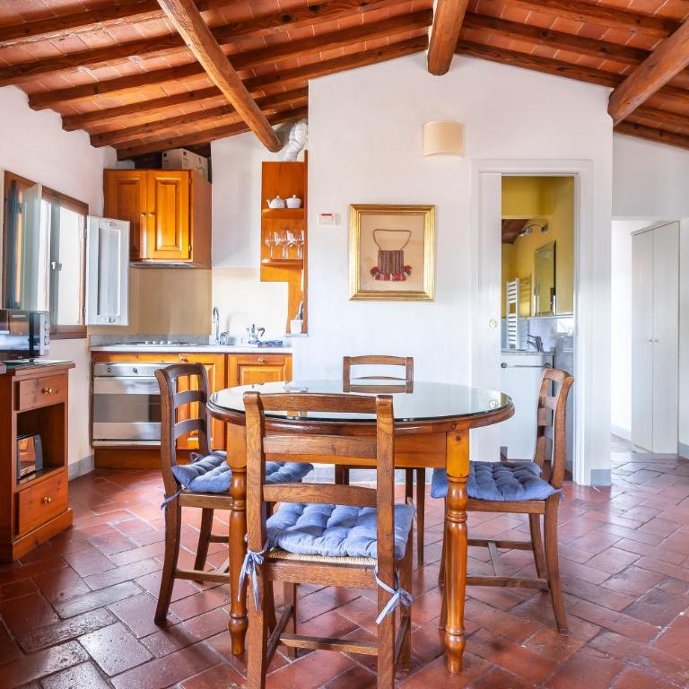 Piazza Santa Croce - Appartamento con 2 Camere da Letto - 2