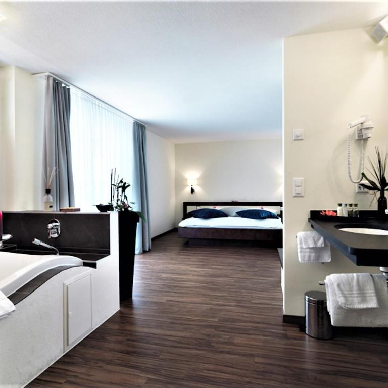 Wellnesshotel Schweizerhof - Suite mit Gartenblick - 3