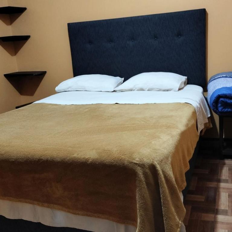 Hostal Real Caraz - Habitación Doble Económica - 10