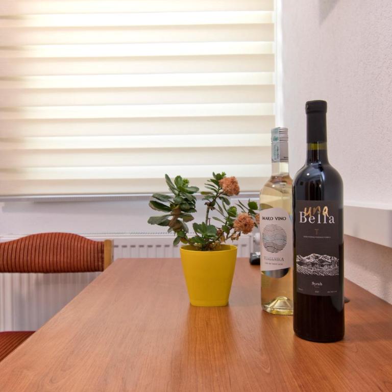 Apartmani Sebastijan - Dvokrevetna Soba sa Bračnim Krevetom i Sopstvenim Kupatilom - 7