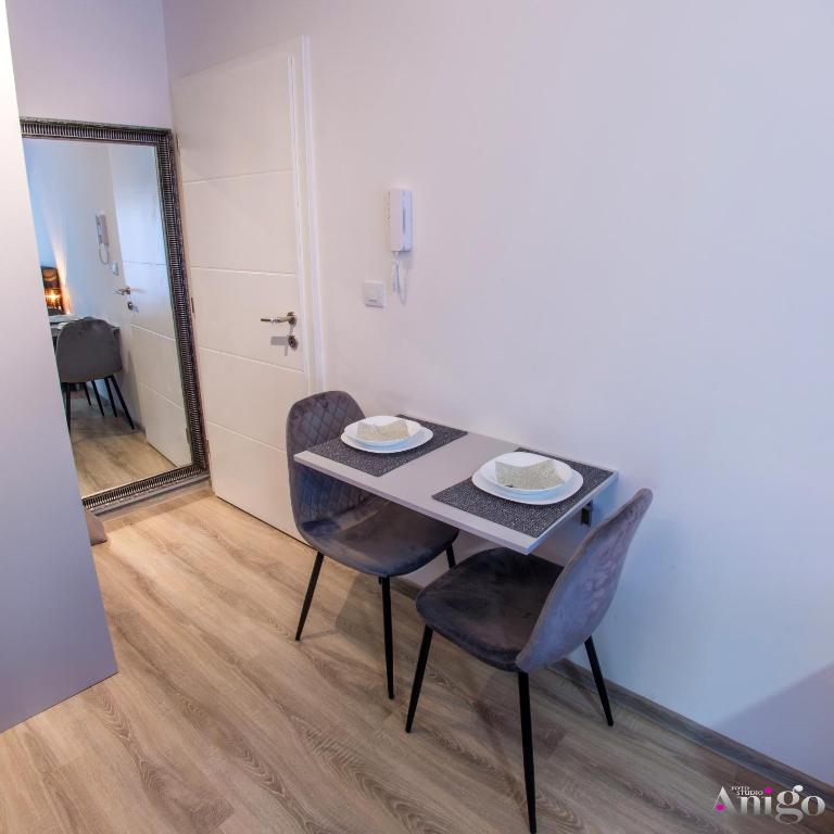 Maxim Apartments - Studio with Balcony - 9
