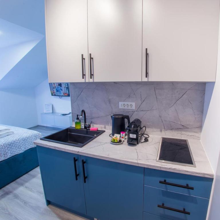 Maxim Apartments - Studio with Balcony - 5