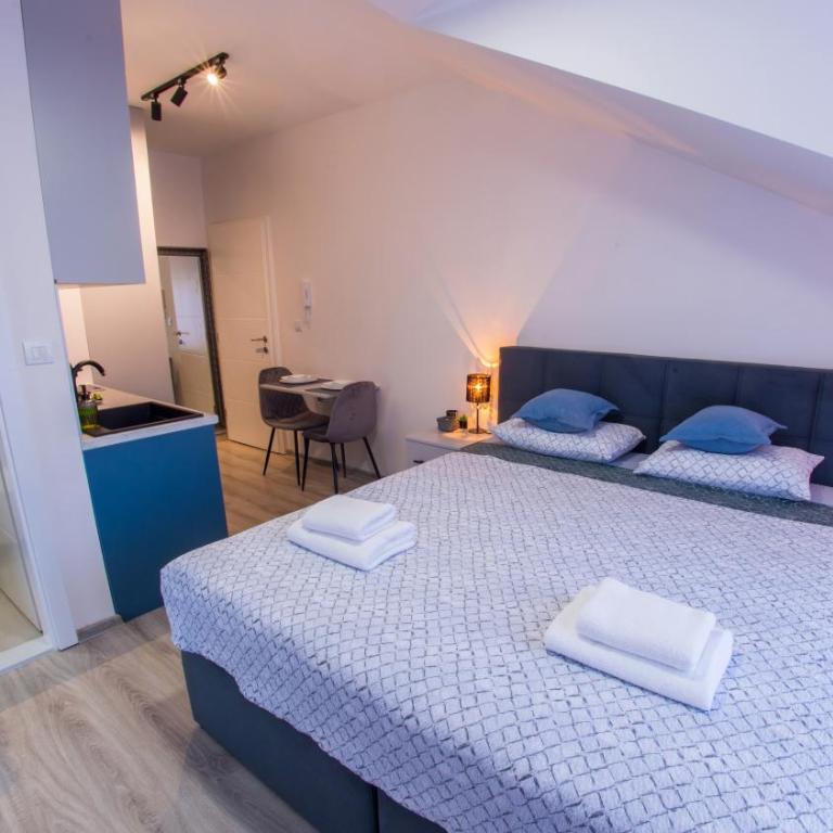 Maxim Apartments - Studio with Balcony - 21