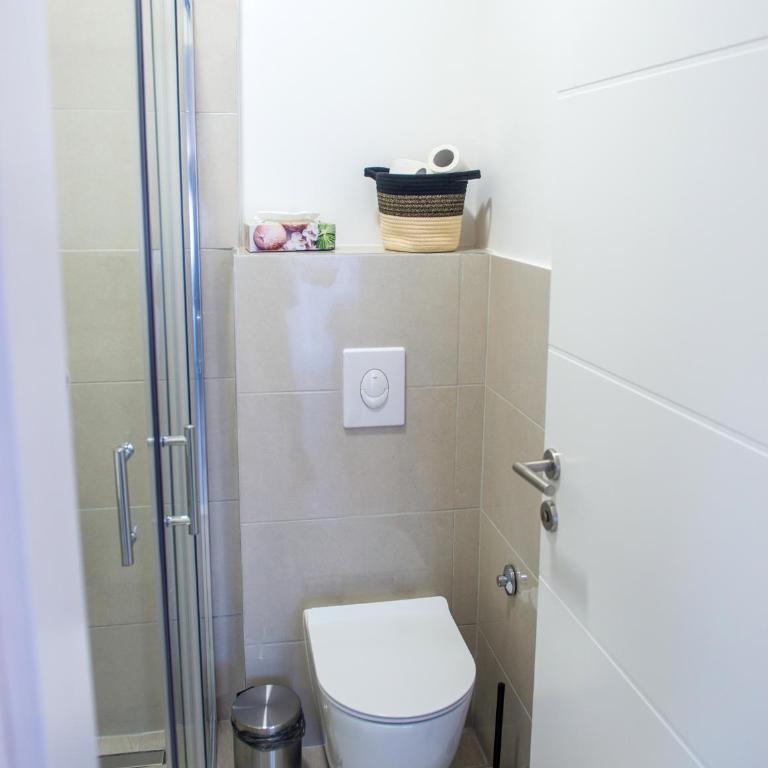 Maxim Apartments - Studio with Balcony - 20