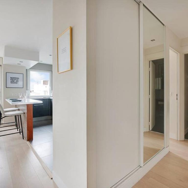 Eiffel Tower View - Charming Artist Apartment - GetHosted - Appartement 1 Chambre - 16