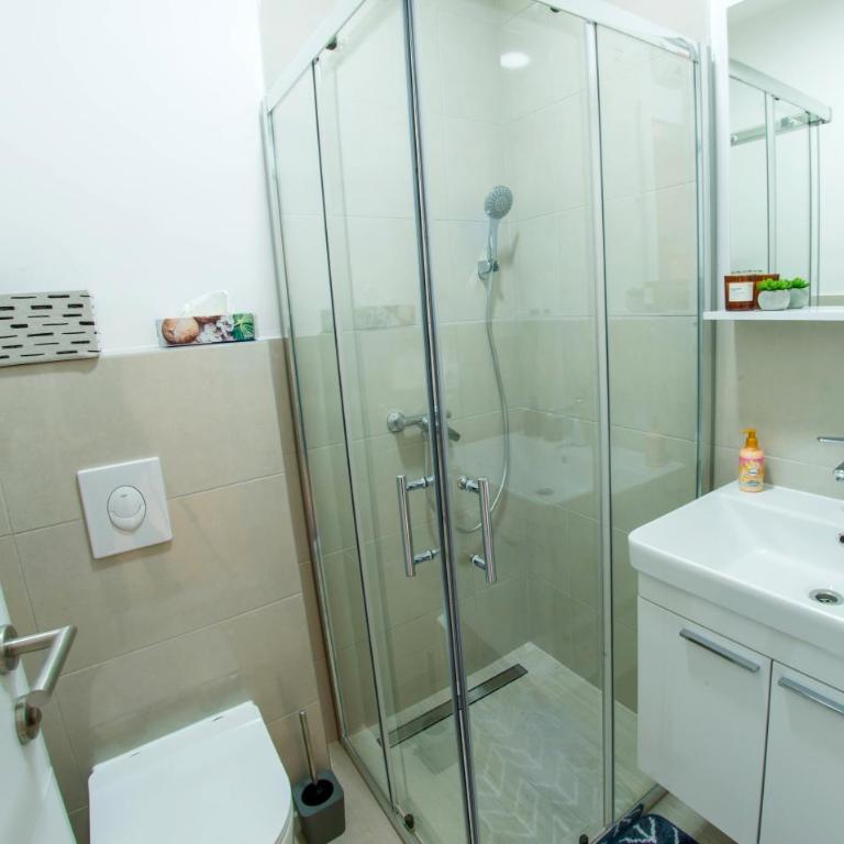Maxim Apartments - Studio with Balcony - 11