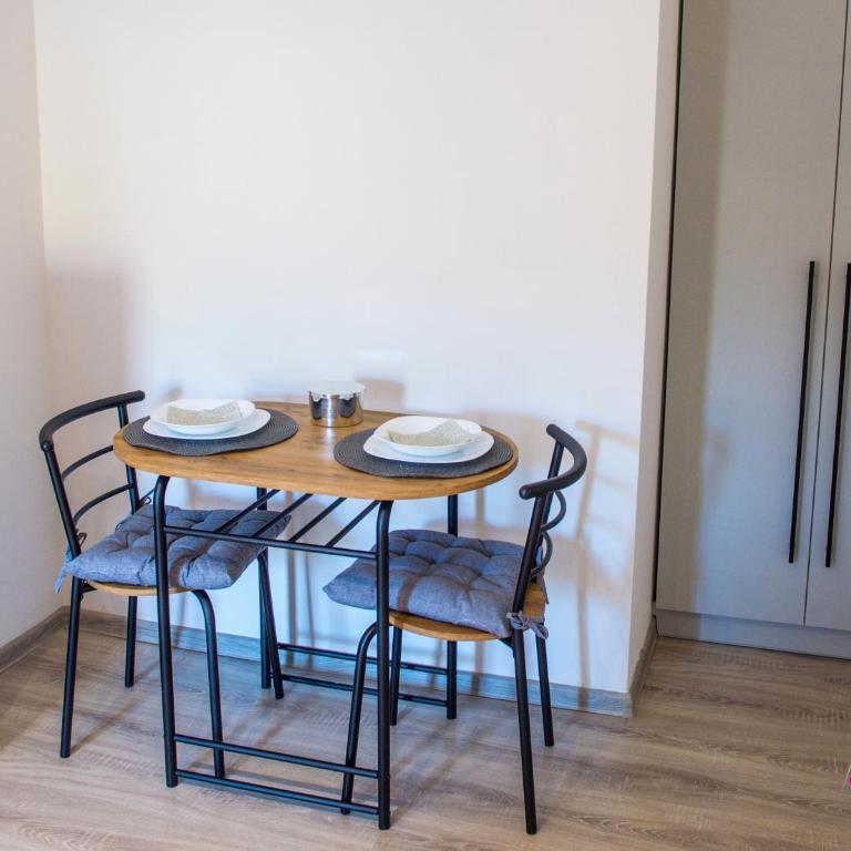 Maxim Apartments - Studio with Balcony - 13