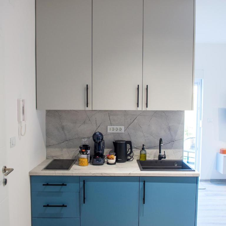 Maxim Apartments - Studio with Balcony - 15