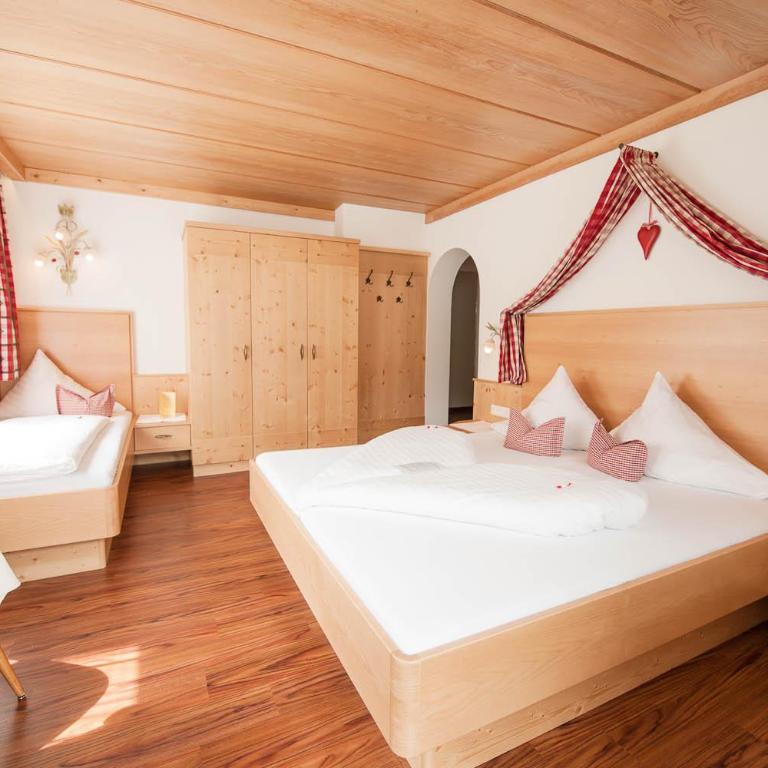 Hotel Angelika - Dreibettzimmer mit Bergblick - 3