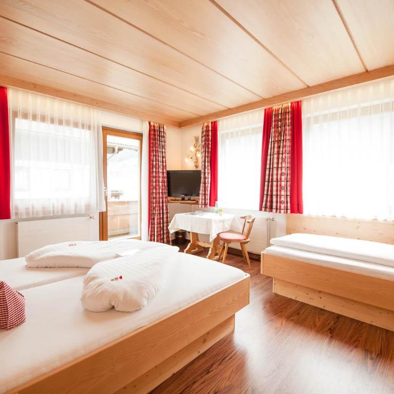 Hotel Angelika - Dreibettzimmer mit Bergblick - 6