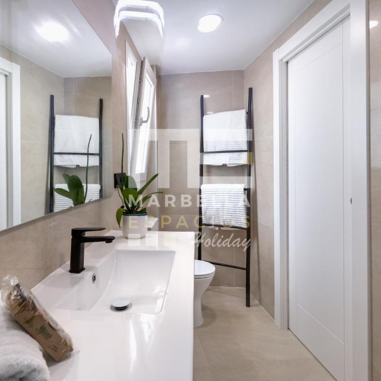 El Dorado 3 dormitorios cerca Puerto Banus - Three-Bedroom Apartment - 64