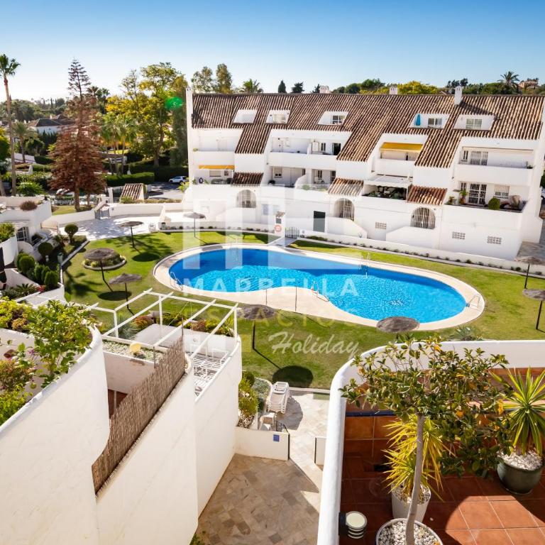 El Dorado 3 dormitorios cerca Puerto Banus - Three-Bedroom Apartment - 72