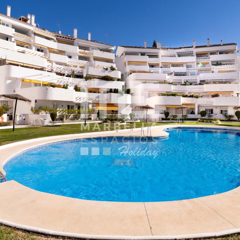 El Dorado 3 dormitorios cerca Puerto Banus - Three-Bedroom Apartment - 77