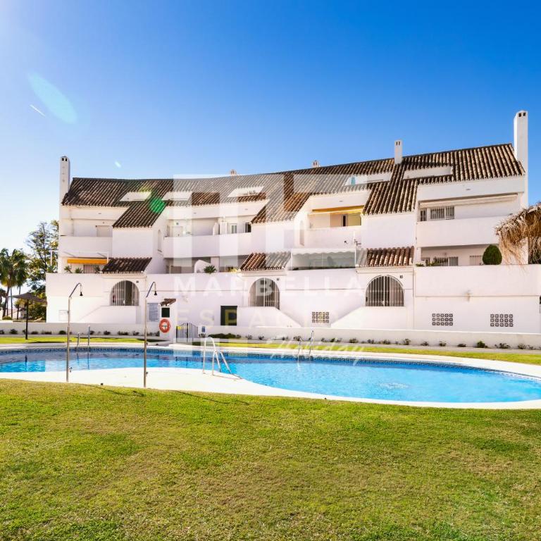 El Dorado 3 dormitorios cerca Puerto Banus - Three-Bedroom Apartment - 80