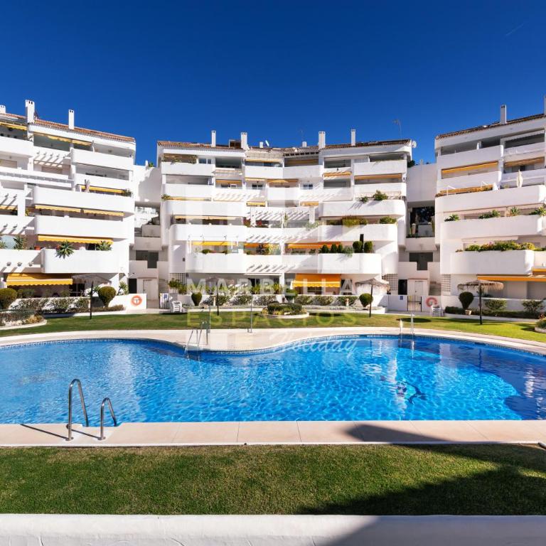 El Dorado 3 dormitorios cerca Puerto Banus - Three-Bedroom Apartment - 82
