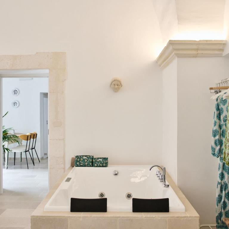 Silentio Suite N2-Ostuni-Jacuzzi - Appartamento con 1 Camera da Letto - 2