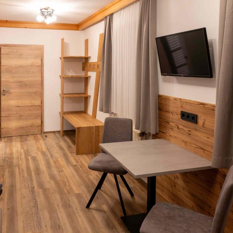 Gästehaus Kreischberg - Mayer - Doppelzimmer mit Dusche - 9