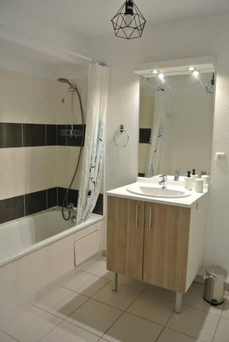 Spacieux T3 Balcon Parking Privé - Appartamento con 2 Camere da Letto - 8