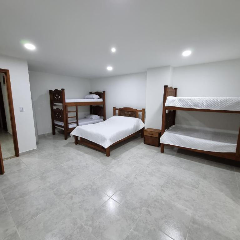 Hotel Antonella Plaza - Habitación Familiar Superior - 1