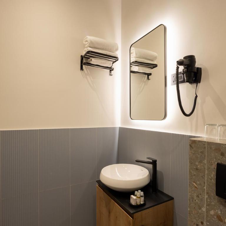 Hop Inn Rooms & Suites - Superior Dvokrevetna Soba sa Bračnim Krevetom - 17