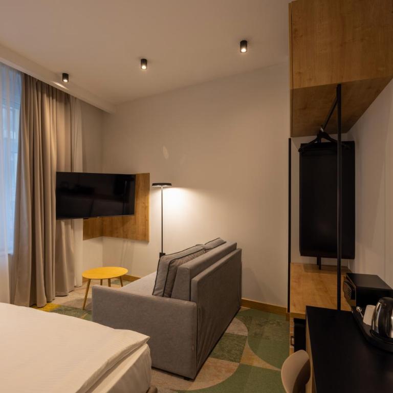 Hop Inn Rooms & Suites - Junior Suite - 11