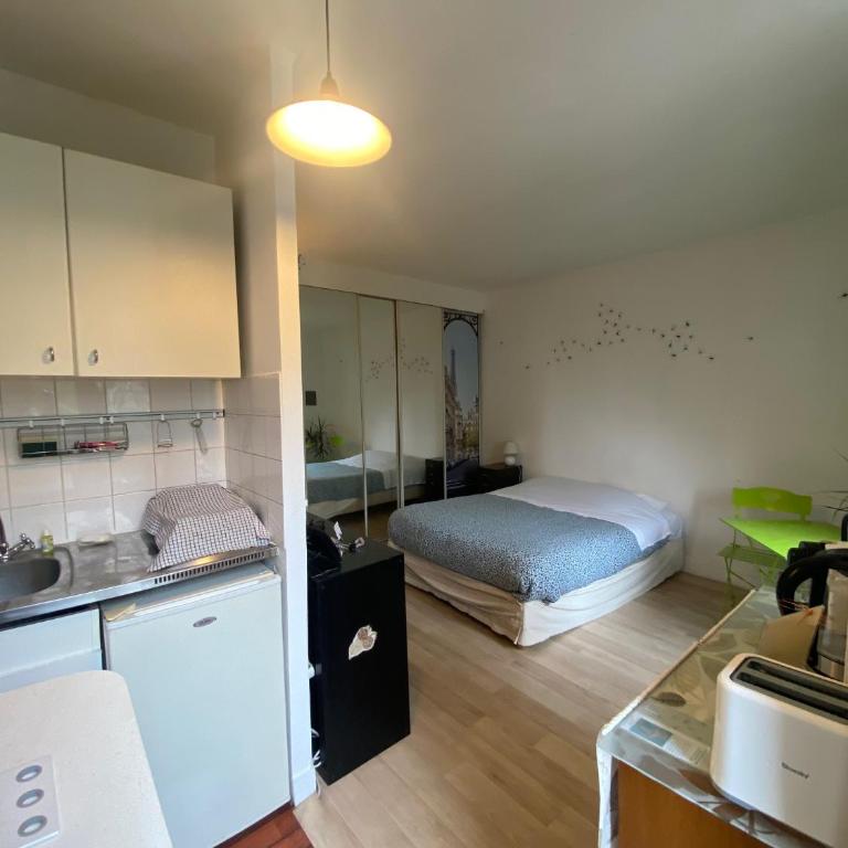 L'académie de Clémence, Guest House Paris-Roland-Garros - Chambre Double - Vue sur Jardin - 2