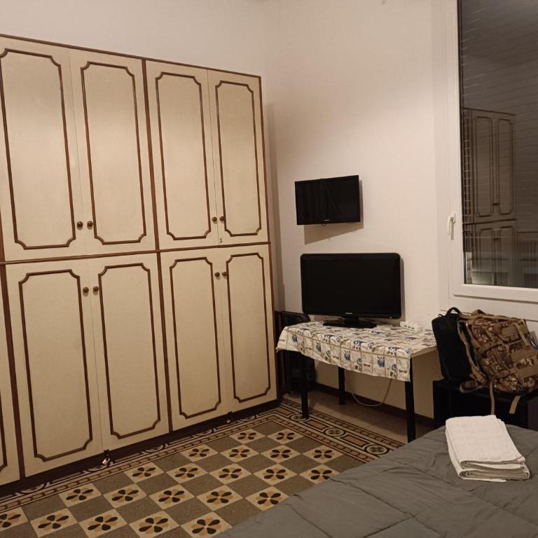 B&B Matteotti 23 - Camera Tripla Basic con Bagno in Comune - 2