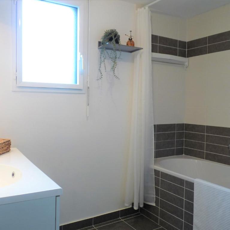 Le GLAZ - 2 à 4 vacanciers - Jardin clos - Petit chien bienvenu - 2 vélos - Plages et Commerces à pied - Appartement 2 Chambres - 14